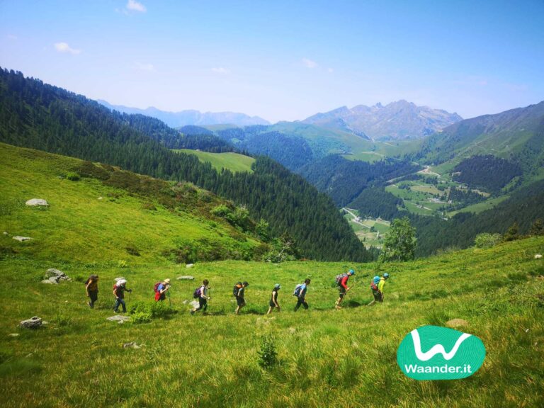 IL SENTIERO DELLE CASERE: IN ALTA QUOTA SULL’ANELLO PANORAMICO DEGLI ALPEGGI.